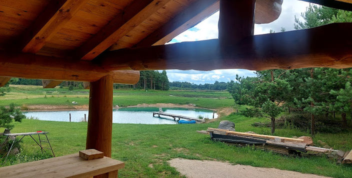 Apvalių natūralių rąstų pirtis