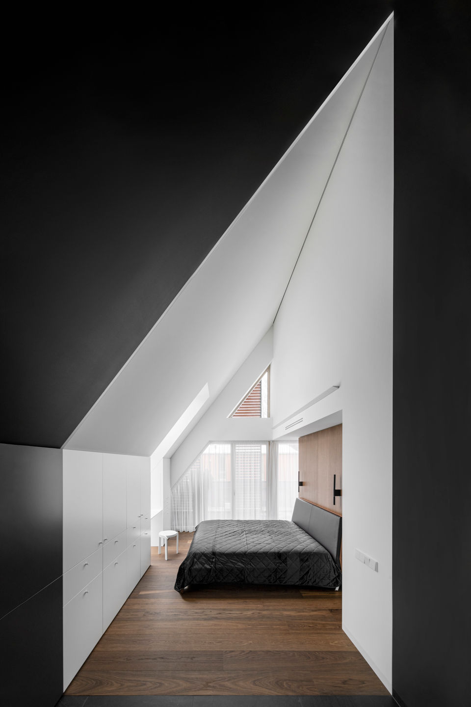 RETRICI - miegamojo interjeras. YCL studio