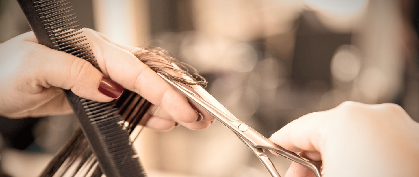 SANDRA COIFFEUR, RIEHEN, SANDRA, STUBER, HAARSPEZIALISTIN SANDRA MACHT IHRE WÜNSCHE WAHR
Liebe ist in den Haaren - love is in the hair.
Als meine Aufgabe sehe ich es an, Ihre Emotion, Wünsche und Stimmung zu formen. Jeder Schnitt hat etwas Besonderes und ist so Einzigartig wie Sie. Deshalb lege ich grossen Wert auf eine angenehme Wohlfühlatmosphäre und persönliche Typberatung. 
Damen, Herren und Kinder jeden Alters - sind herzlich willkommen. Ob klassisches Waschen & Föhnen, schneiden, stylen, trendige oder professionelle Schnitte oder stilvolle Farben, bei mir bekommen Sie alles ganz nach Ihrer Vorstellung. In punkto Coloration bin ich Ihre Spezialisten für Highlights mit anschliessender Nuoncierung mit Redken Shades EQ.
Neben Trendfrisuren gehören Hochzeitsfrisuren oder Hochsteck-Frisuren für festliche Anlässe ganz klar dazu. Ihren Wünschen komme ich sehr gerne nach und style Sie für jeden Anlass. 
Haarsalon, Coiffeurgeschäft
Überzeugen Sie sich selbst und lassen Sie sich in geschmackvollem Ambiente verwöhnen. Ziel ist es, dass Sie sich rundum wohlfühlen und gerne wiederkommen.
Vereinbaren Sie gleich einen Termin. Ich freue mich auf Sie und darauf Ihre Wünsche wahr werden zu lassen. www.sandra-coiffeur.ch