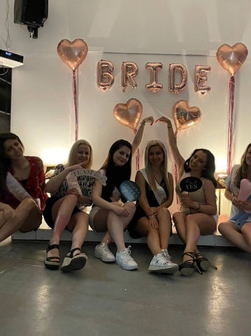 Group of women celebrating a birthday party at Uptown Cabaret Valencia with private entertainment and VIP party experience