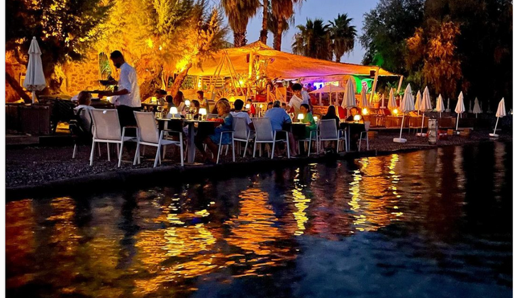 SURFER CARAVAN BEACH