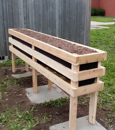 8 Pieds - Bac potager en bois sur pattes