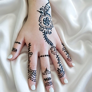 100% Organic, natural henna. Floral design for parties, in Arizona by the traveling henna artist, Tessa.