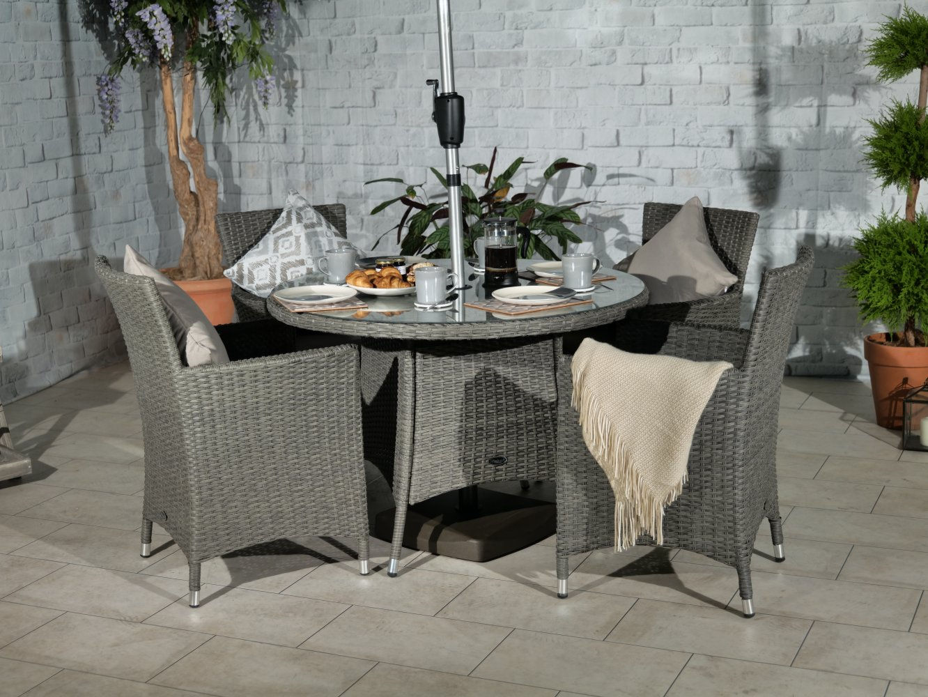 Paris Four Seater Carver Dining Set