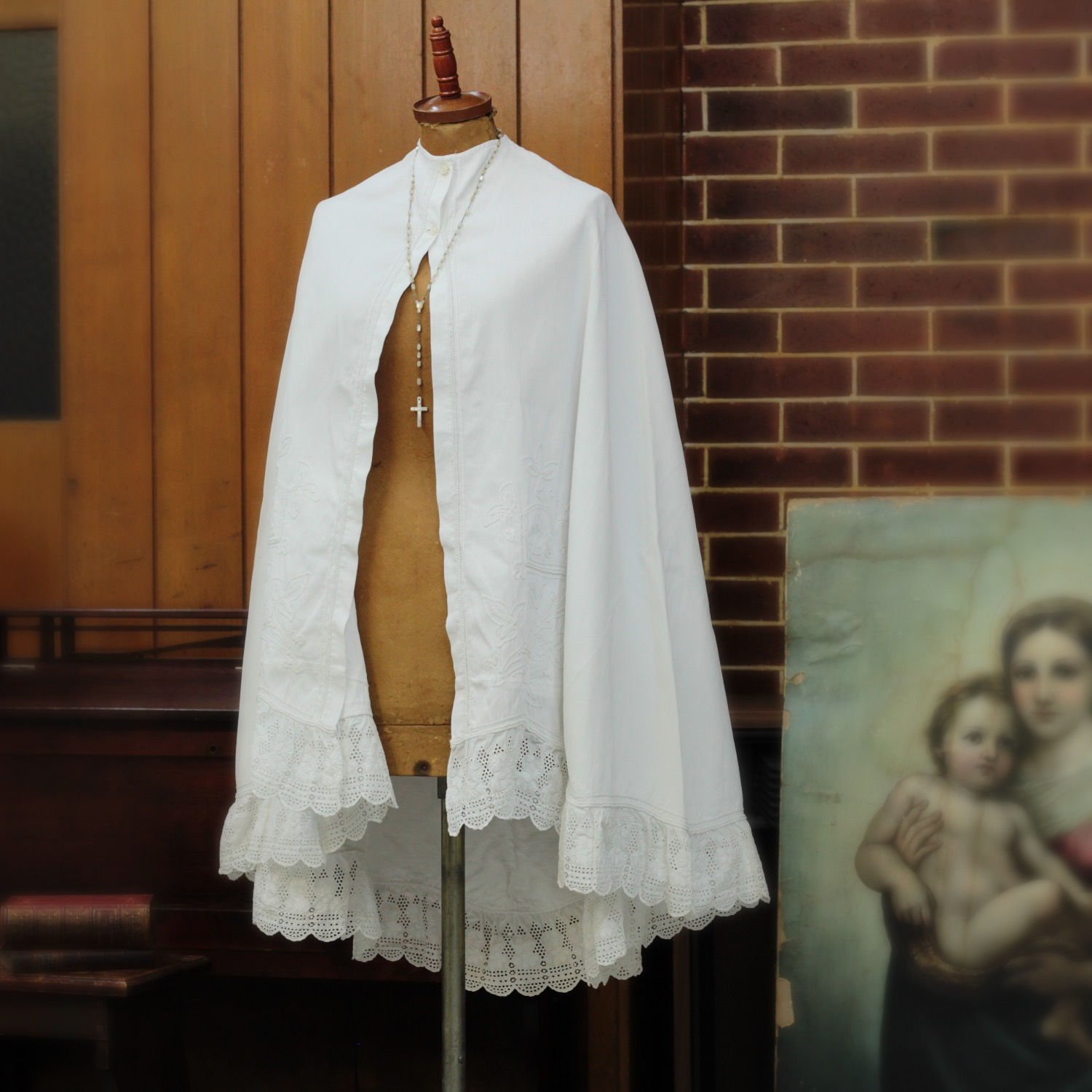 19世紀ホワイト総手刺繍マント