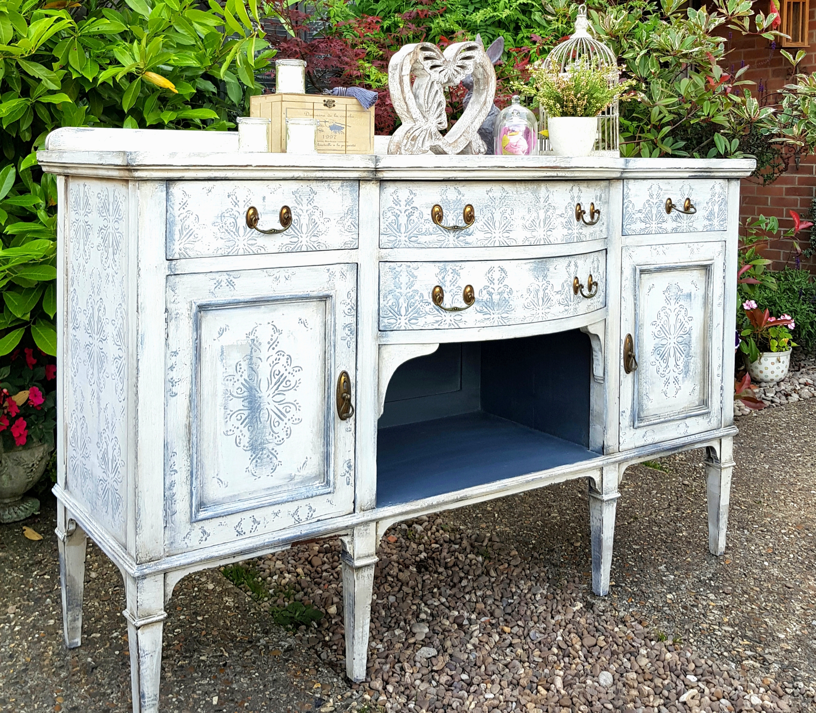 THE LAYERED STENCILLED VINTAGED SIDE