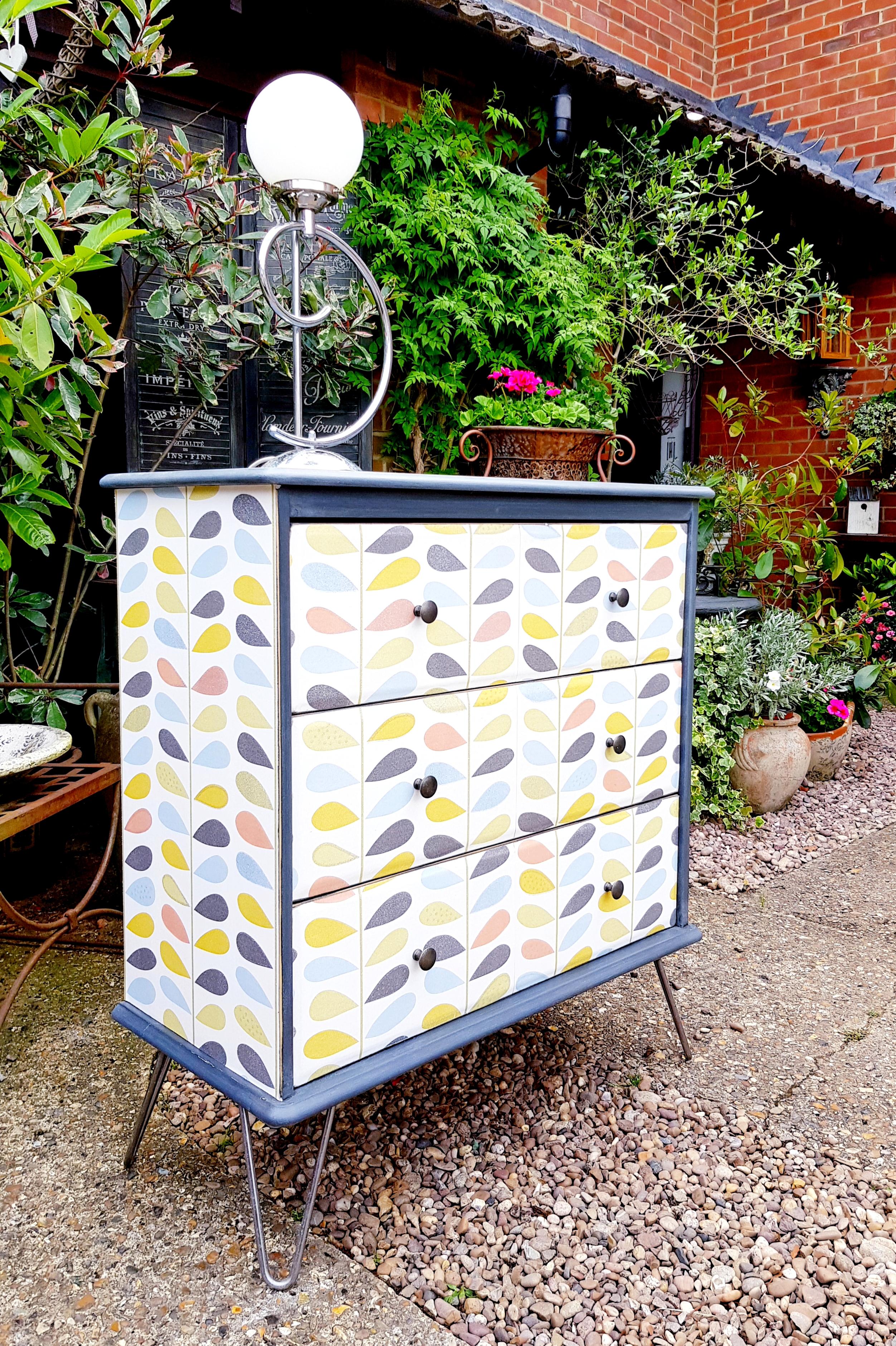 The Jasmine Leaf Retro Chest