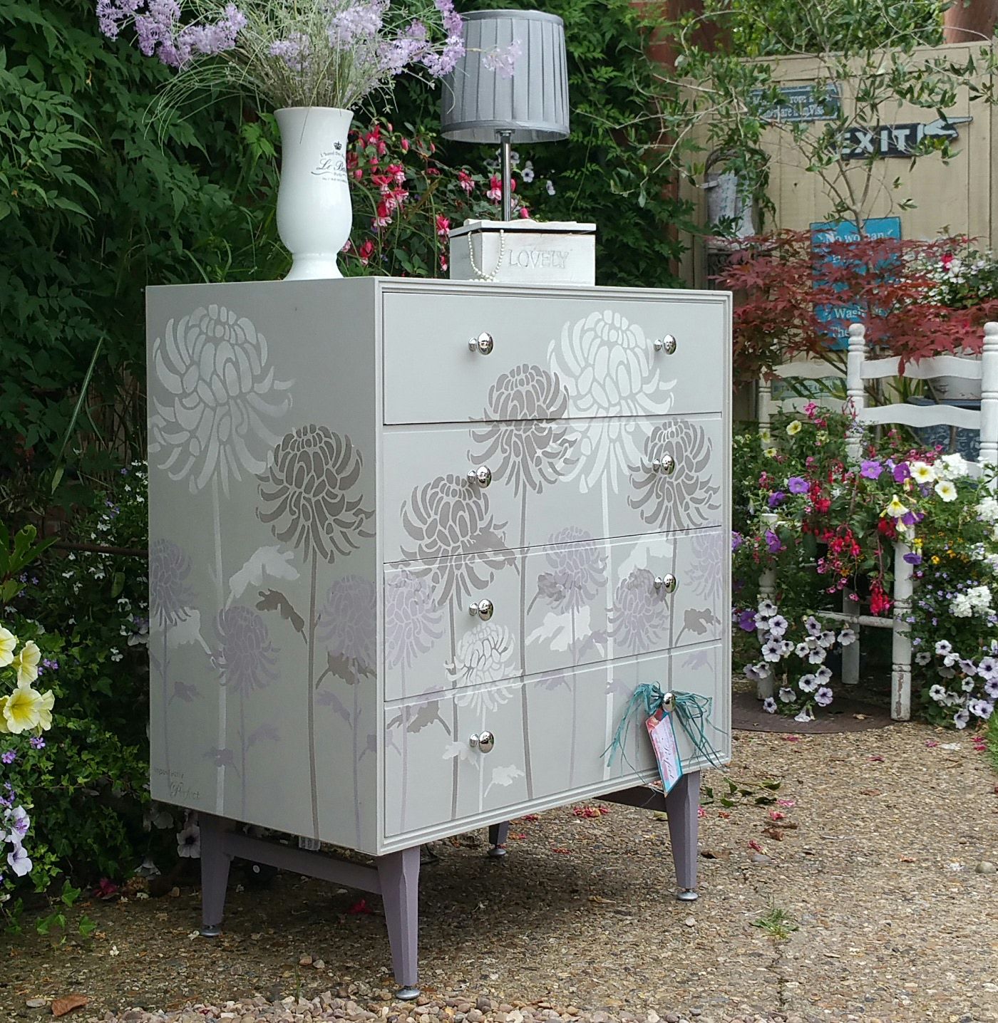 The Crysanthemum Retro Chest