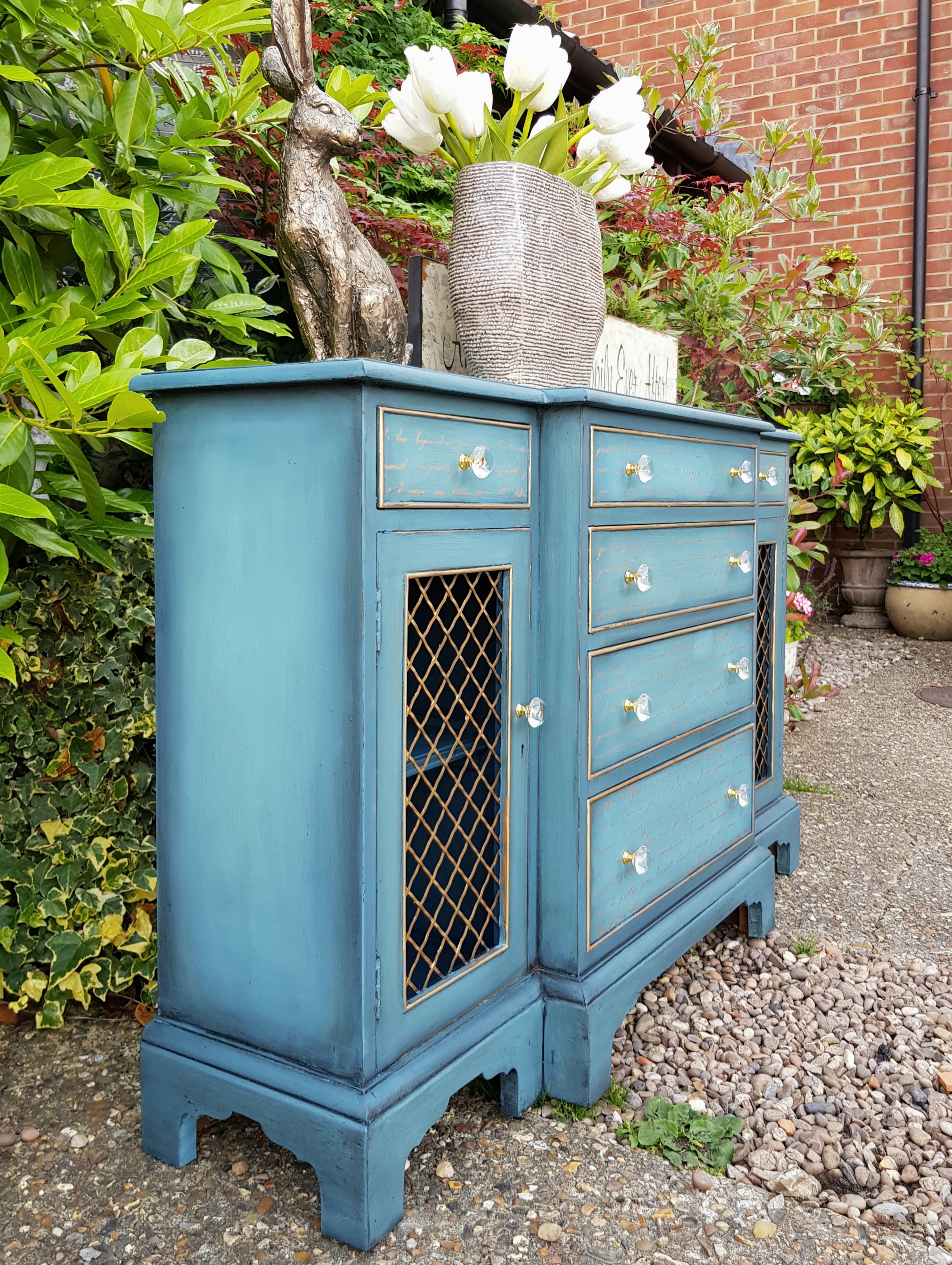 THE SKINNY BLUE BLENDED CUPBOARD