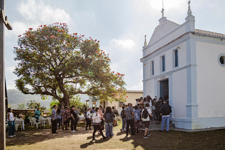 Eventos culturais promovidos pelo Experimente Brumadinho valorizando as tradições locais.