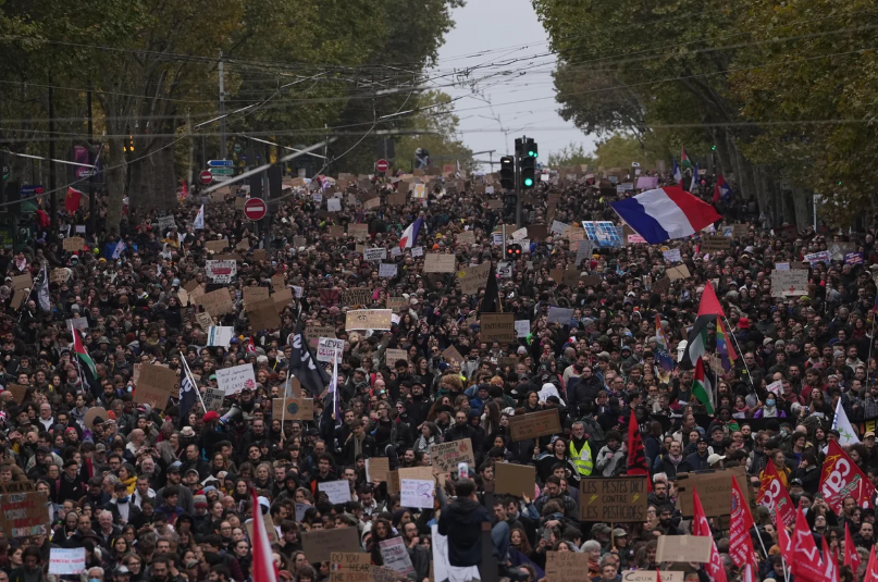 FRANCE STILL BURNING: FRENCH PROTEST MAY SPREAD ACROSS EUROPE | PHOTO BY THIBAULT CAMUS/AP