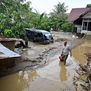INDONESIA: TYPHOON KILLS 900