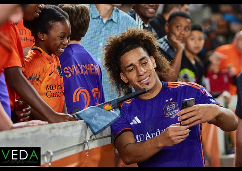 Revista VEDA | Houston Dynamos Foto de Michael Thervil