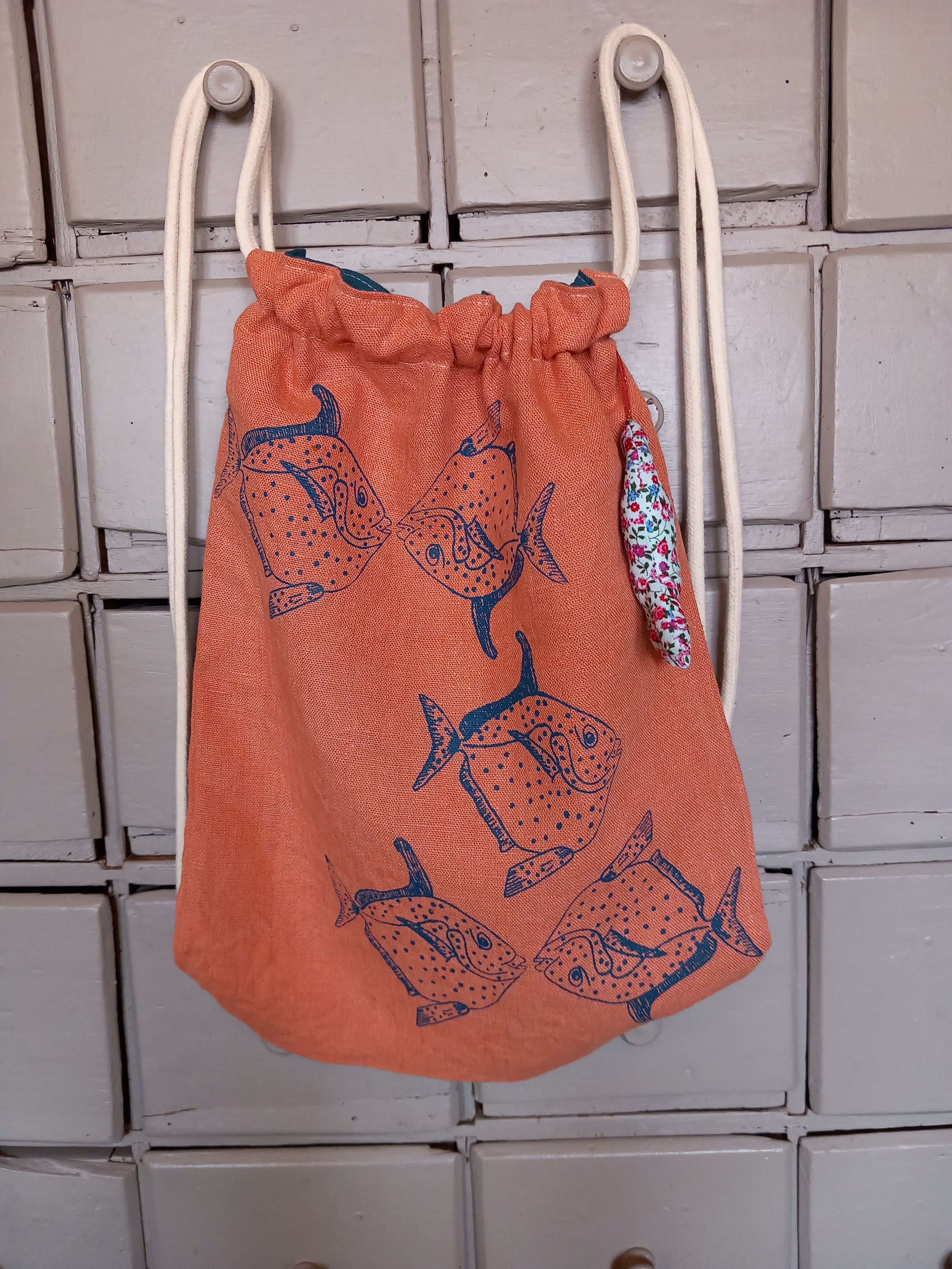 Sac à dos en lin motif saumon des dieux