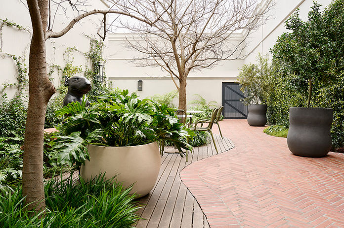 Indigenus pebble Designed by Yabu Pushelberg, Yabu Pushelberg Dubai, Yabu Pushelberg Planter, Yabu Pushelberg Planter Product, Yabu Pushelberg Planter Dubai, Iconic Planters, Orginal Planter, Luxury Planters, Best outdoor planters, best outdoor planters Dubai