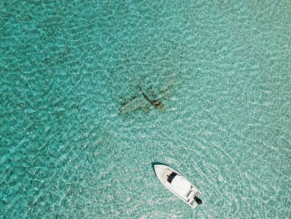 Famous plane wreck in Exuma Cays, great for snorklening