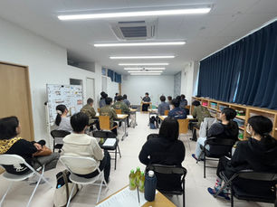 講師に保護者の方をお招きして、職員研修を行いました!