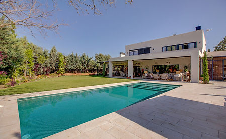 diseño de piscinas residenciales y comerciales en chile.jpg