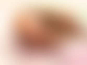 Bolo de aniversário de chocolate e beijinho