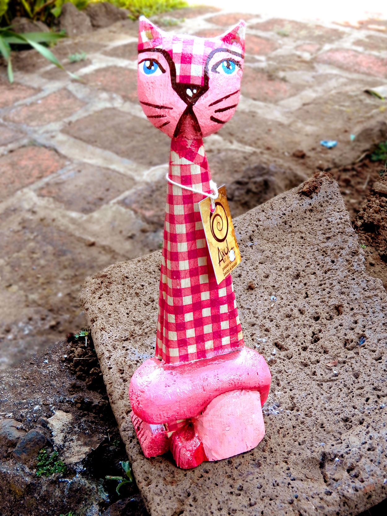 Gato tallado de madera