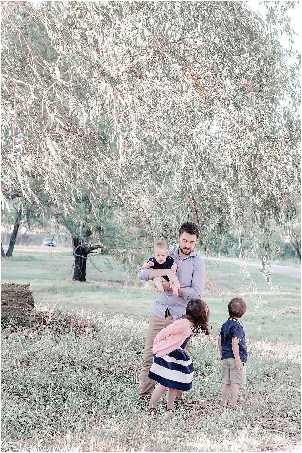 Daddy with his kids - Erin Michele Thomson - Dubbo Photographer