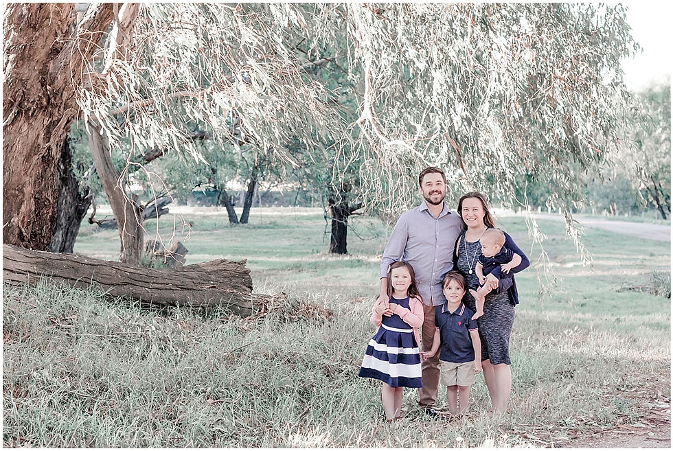 Family Photo - Erin Michele Thomson - Dubbo Photographer