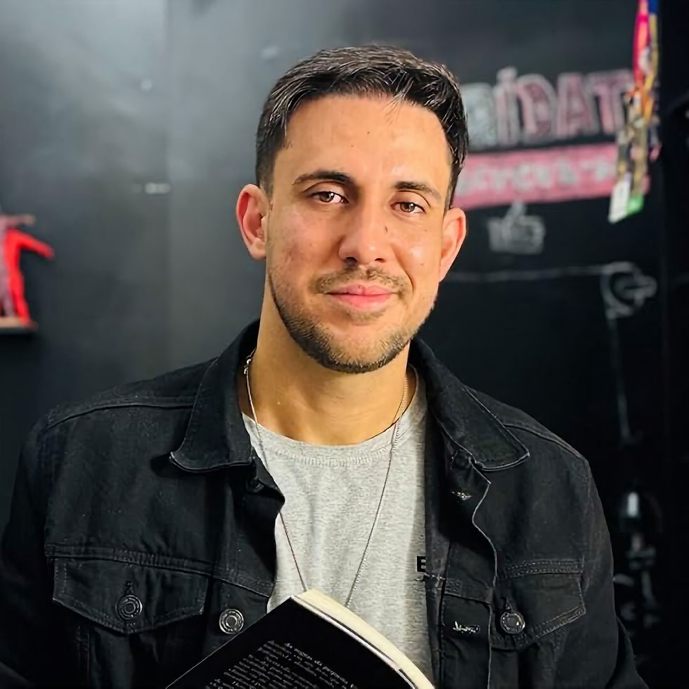 Autor de o homem e a caixa, Anderson Valadares