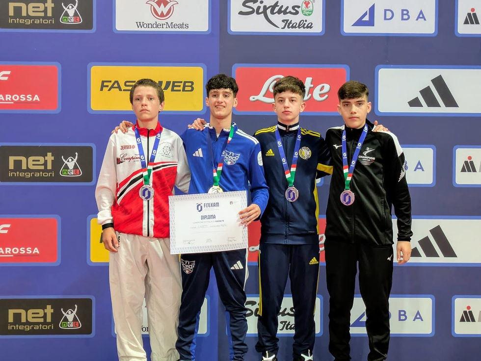 A sinistra Davyd Hasanov