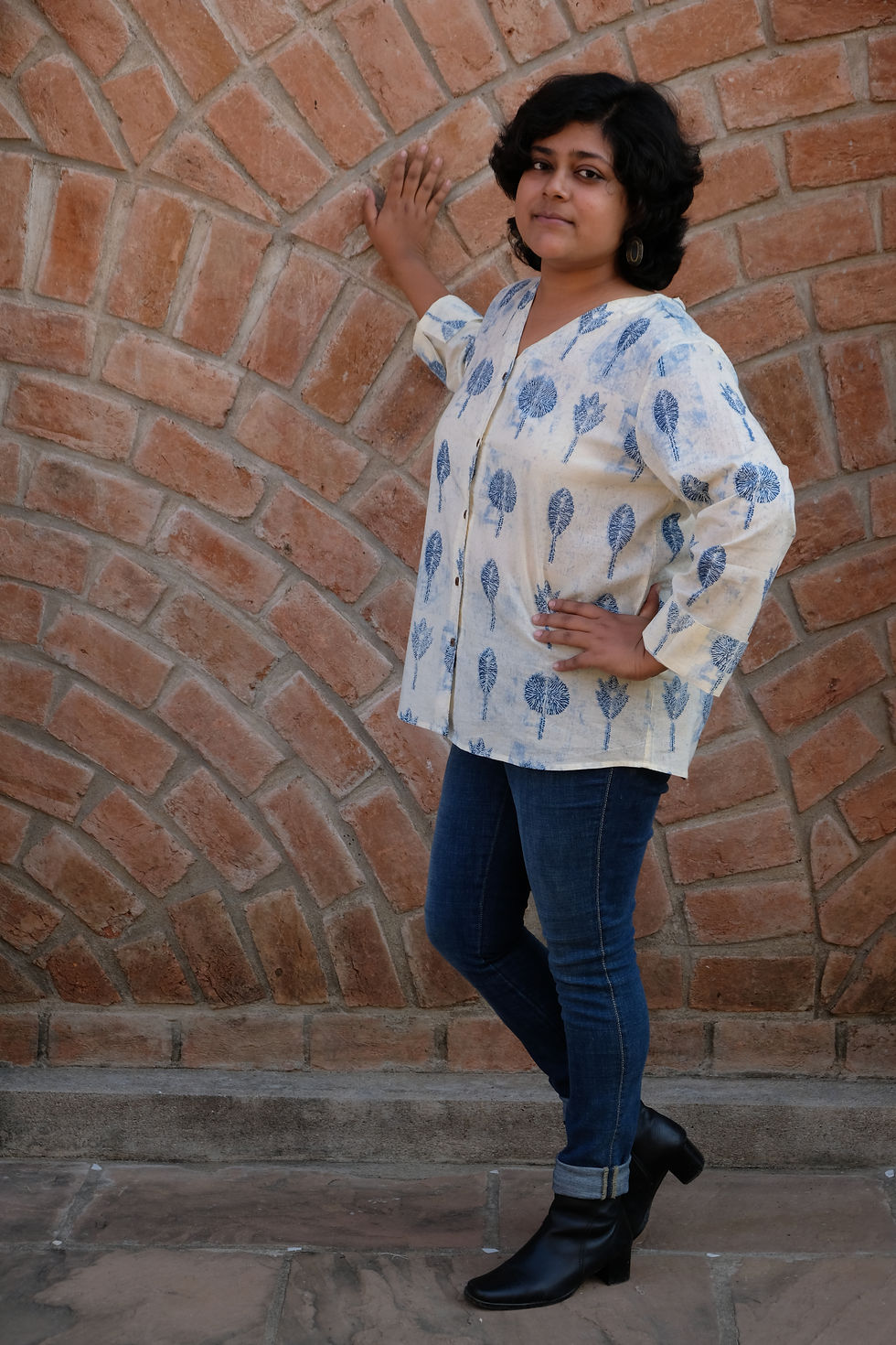 Thumbnail: Leaf Print V Neck Shirt
