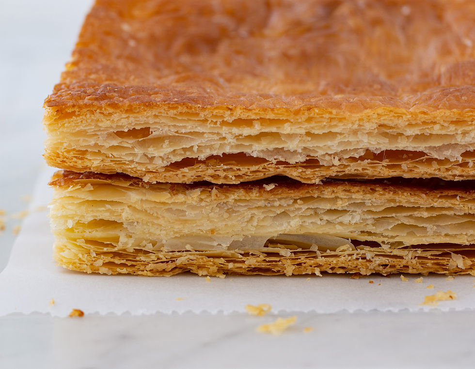 hojaldre cortado donde se ven bien sus capas