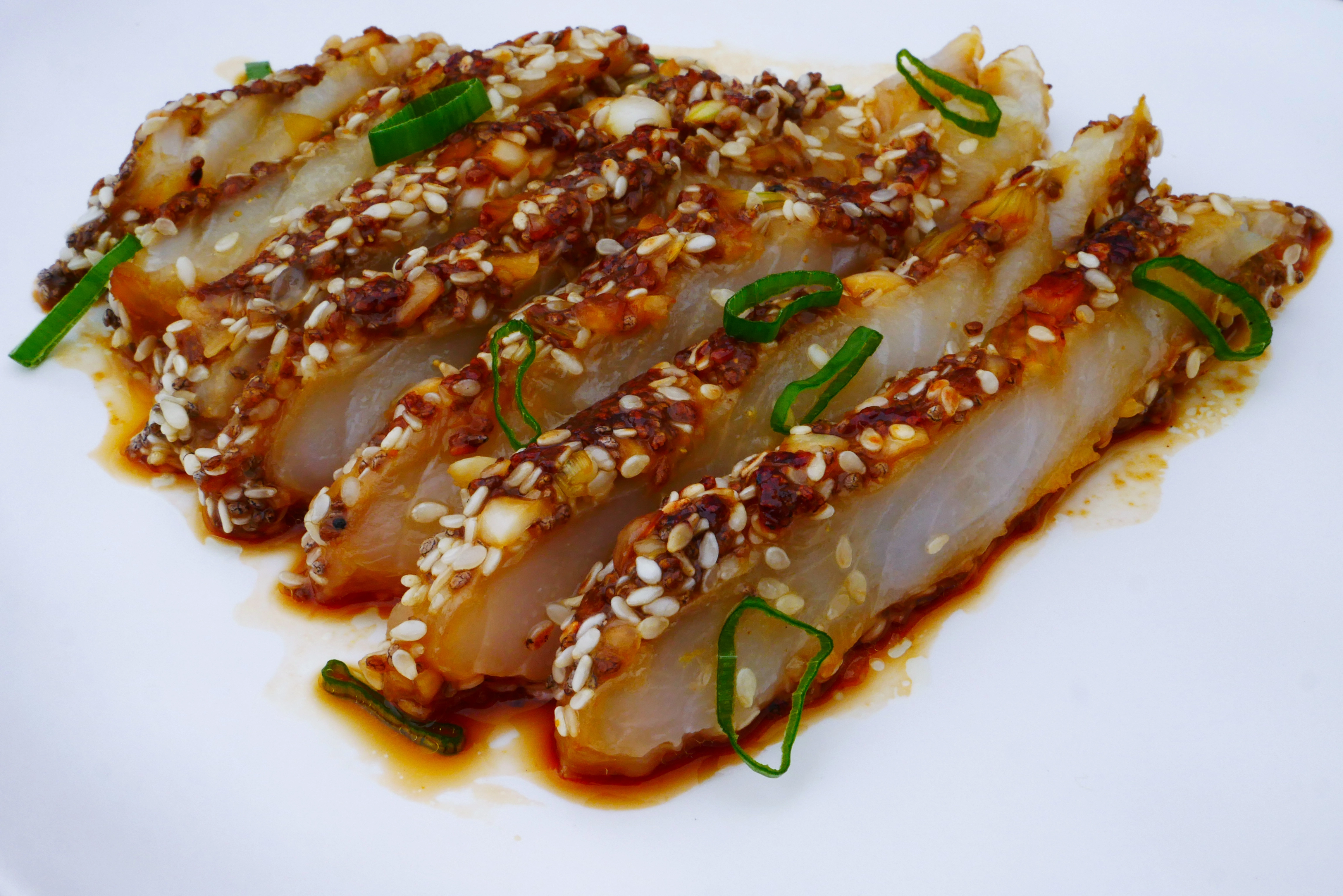 Tataki de flétan en croûte de sésame à l'Huile d'Argan torréfiée