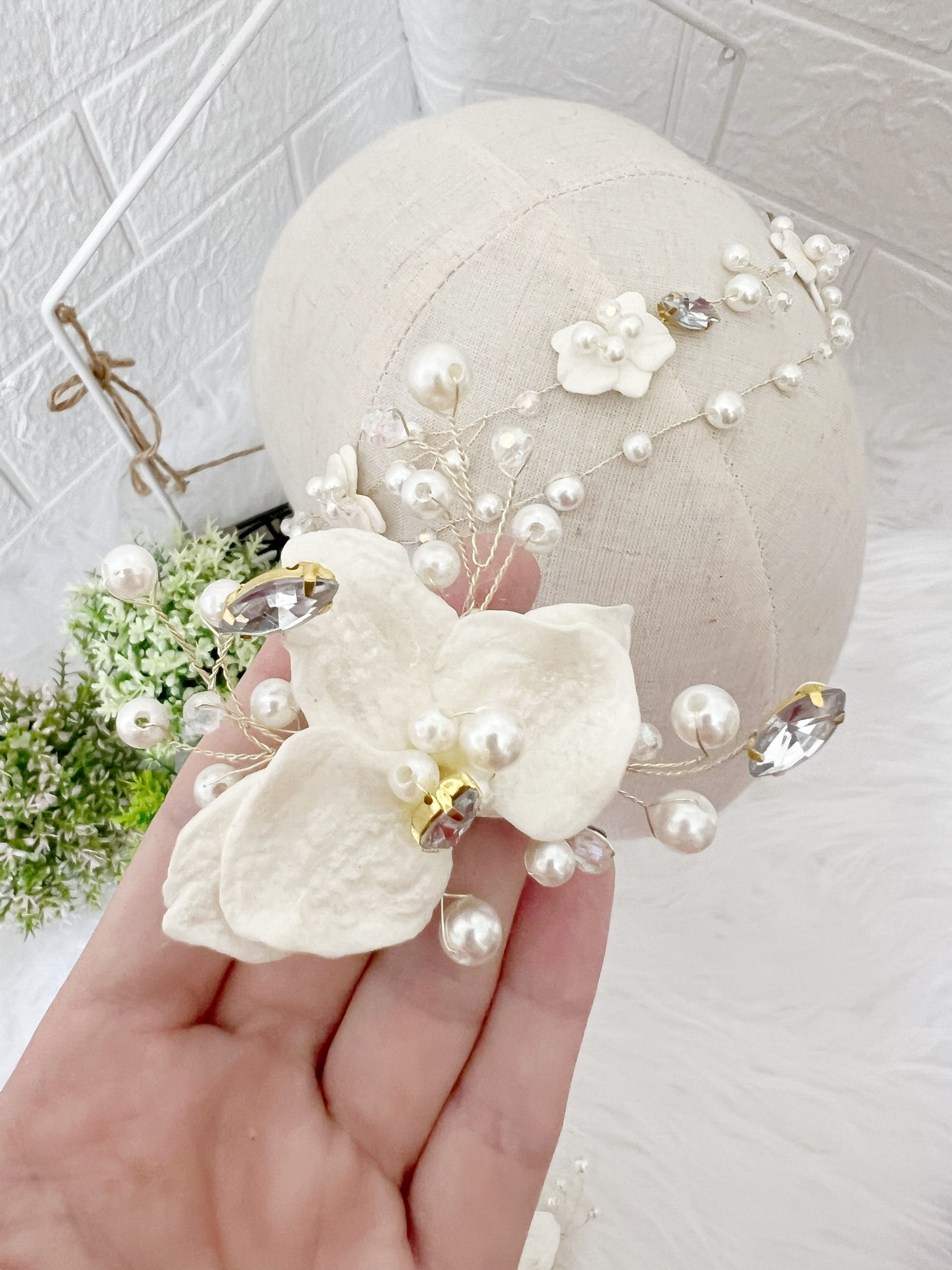 Tiara Noiva, presilha para noiva, daminha, flor orquídea, tiara branca. 