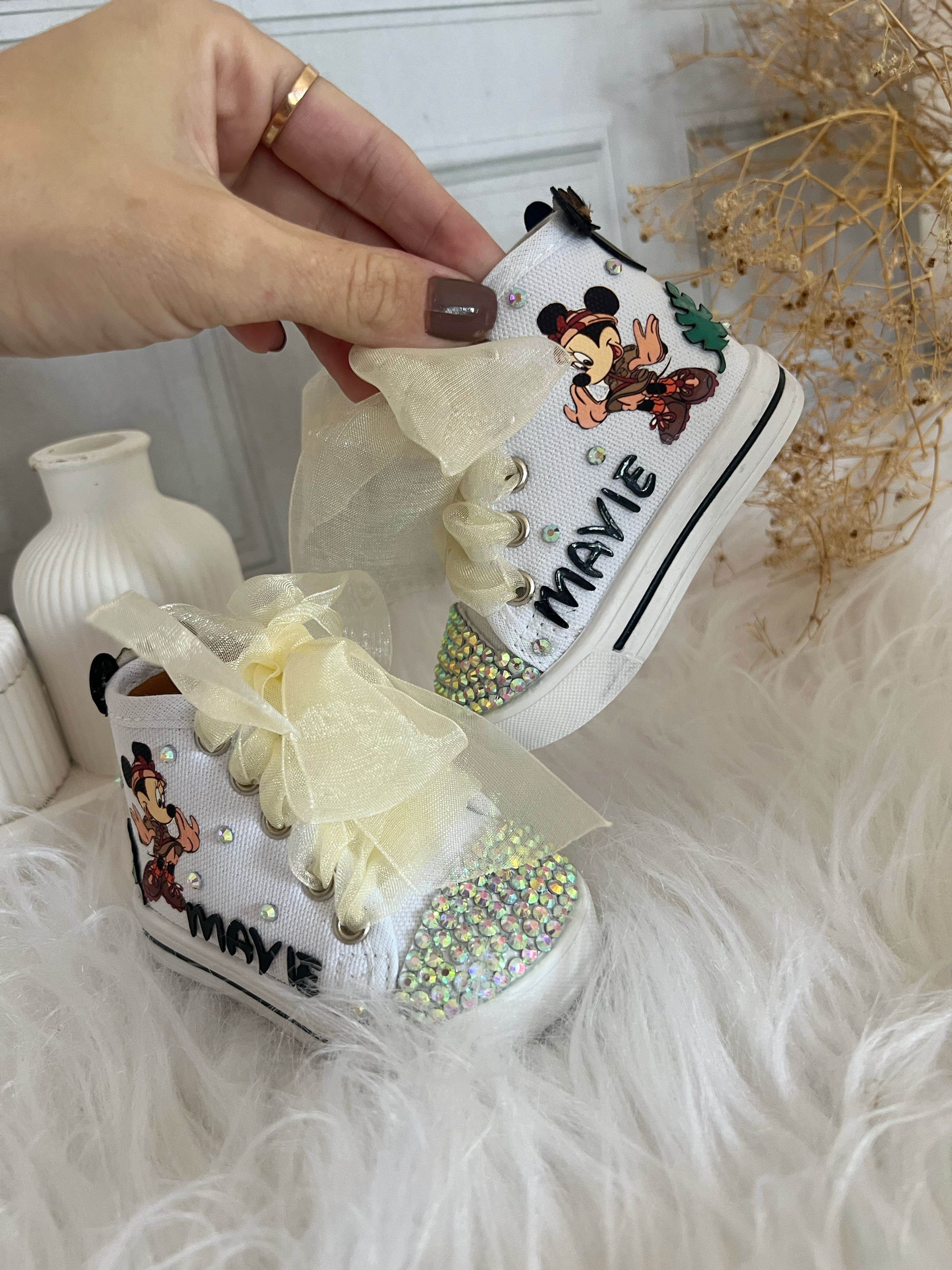 Tênis Infantil Personalizado Minnie Safari com Nome – Luxo e Exclusividade 