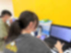 學生進行 Python 圖像處理操作,學習資料前處理與特徵萃取