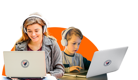 Duas crianças engajadas em aulas online, cada uma utilizando um computador para participar remotamente do ambiente educacional.