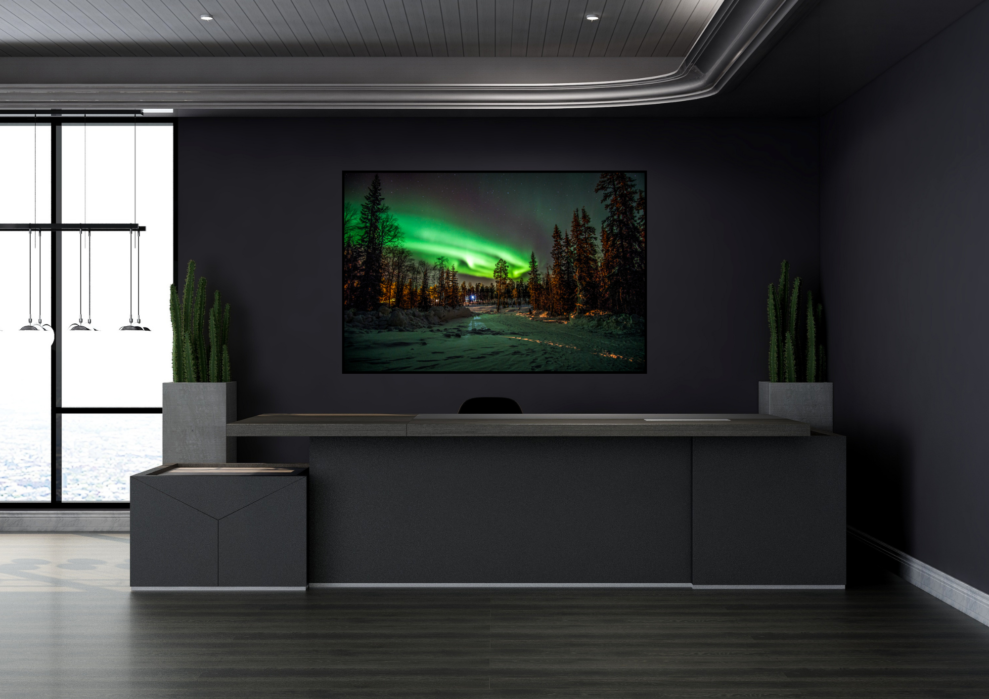 Grüne Nordlichter am Nachthimmel über einer Waldlandschaft