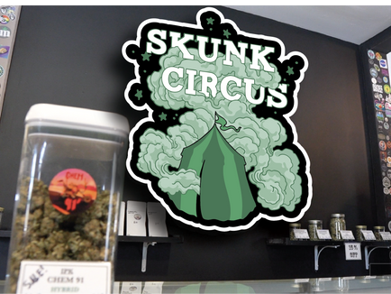 The High Ya Doin Show Visits Skunk Circus Dispensary in Maine