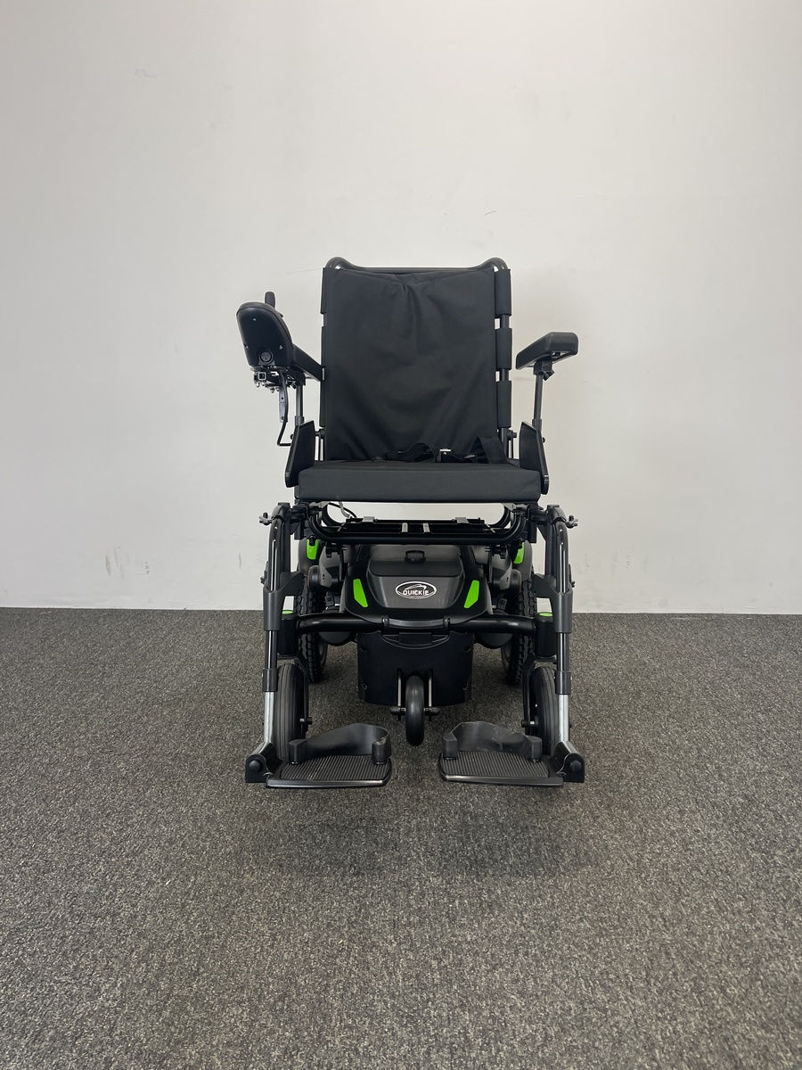 Thumbnail: Quickie Q100 R with Standard Seating & Centre Mount (2022)