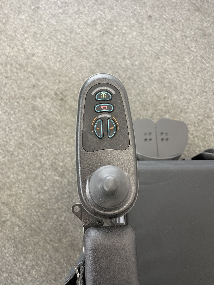 Thumbnail: Quickie Q100 R with Standard Seating & Centre Mount Footplate (2022)