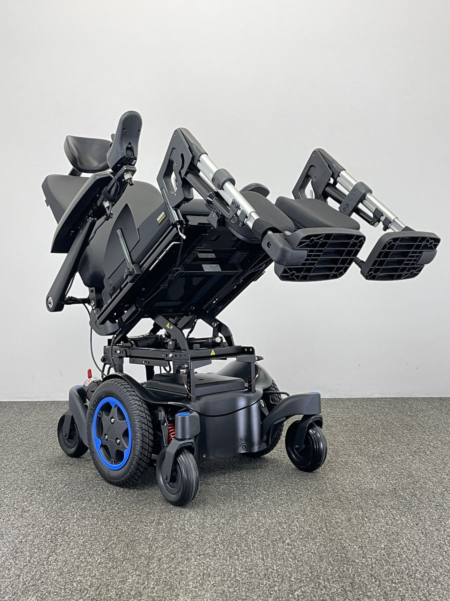 Thumbnail: Quickie Q500 M with Powered Tilt, Evelating Legrests & Manual Recline (2021)