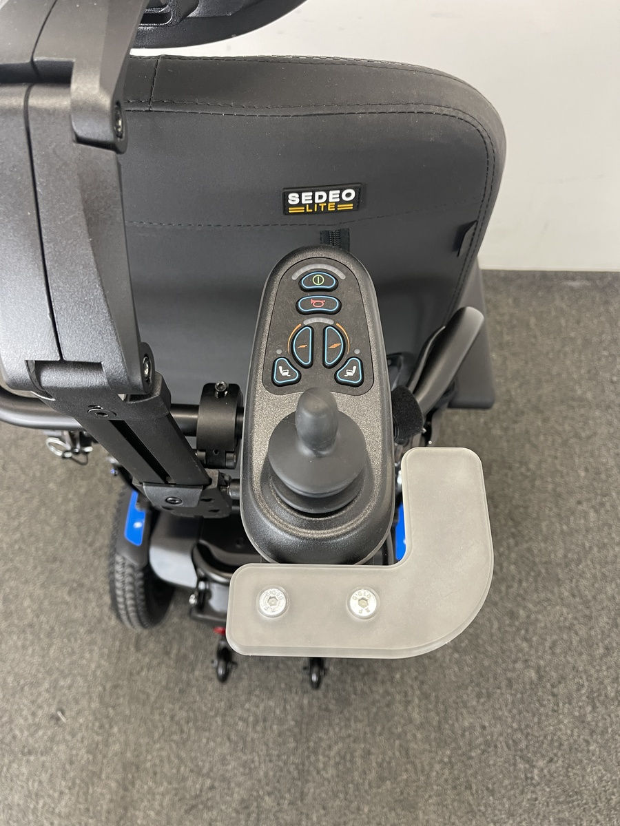 Thumbnail: Quickie Q200 R with Comfort Seating & Powered Tilt Attendant Control (2022)
