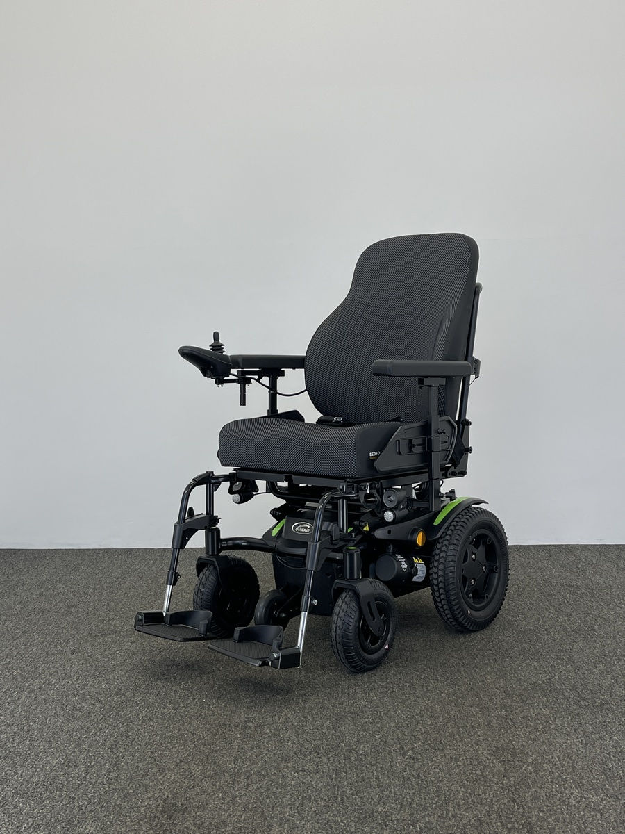 Thumbnail: Quickie Q200 R with Comfort Seating & Powered Tilt (2021)