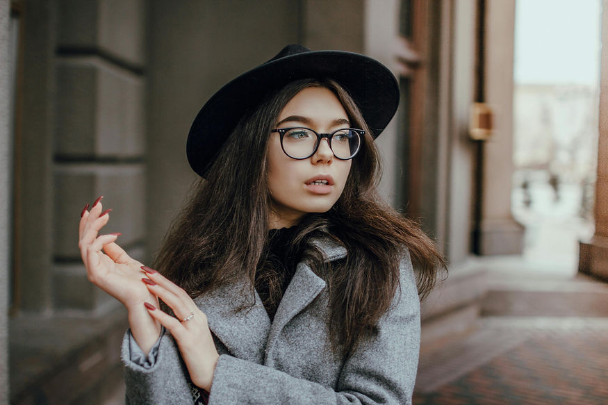 lady-hat-glasses-coat-street.jpg
