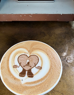 Logo of the singer Bad Bunny on top of a hot latte.