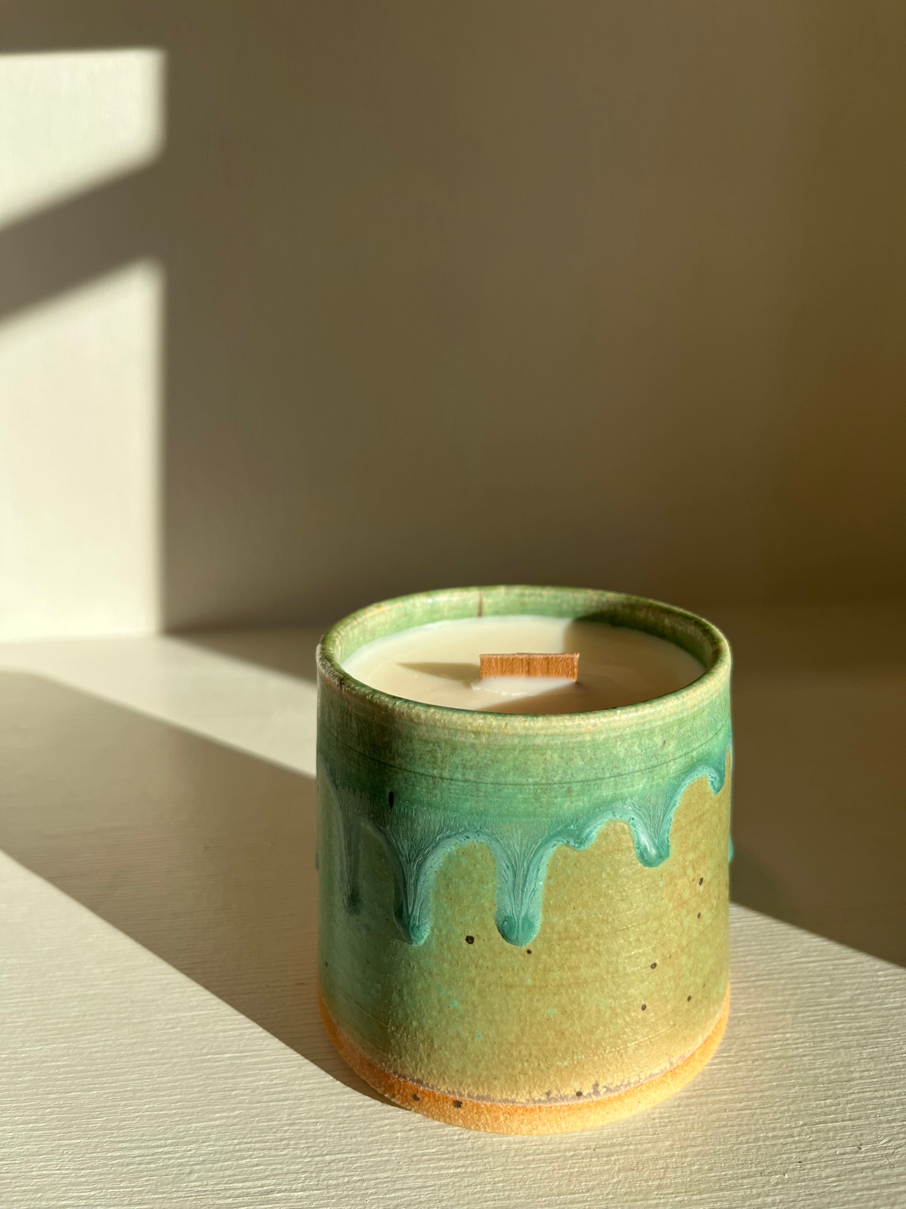 pottery candle - frosted pine