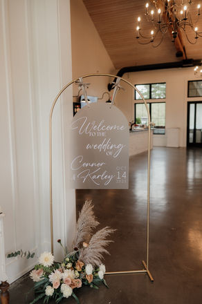 Oconomowoc Wisconsin wedding design by Indigo Moon Events
Milwaukee wedding planner reception setup Oconomowoc Wedding Coordinator Milwaukee Wedding Designer 