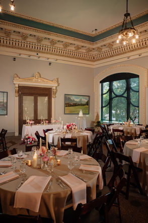 Milwaukee wedding design by Indigo Moon Events
Milwaukee wedding planner reception setup