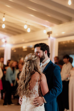 Oconomowoc Wisconsin wedding design by Indigo Moon Events
Milwaukee wedding planner reception setup Oconomowoc Wedding Coordinator Milwaukee Wedding Designer