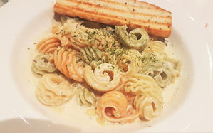 Dining Snippets: Nonna’s Pasta and Pizzeria x Earth Kitchen x Mos Burgers