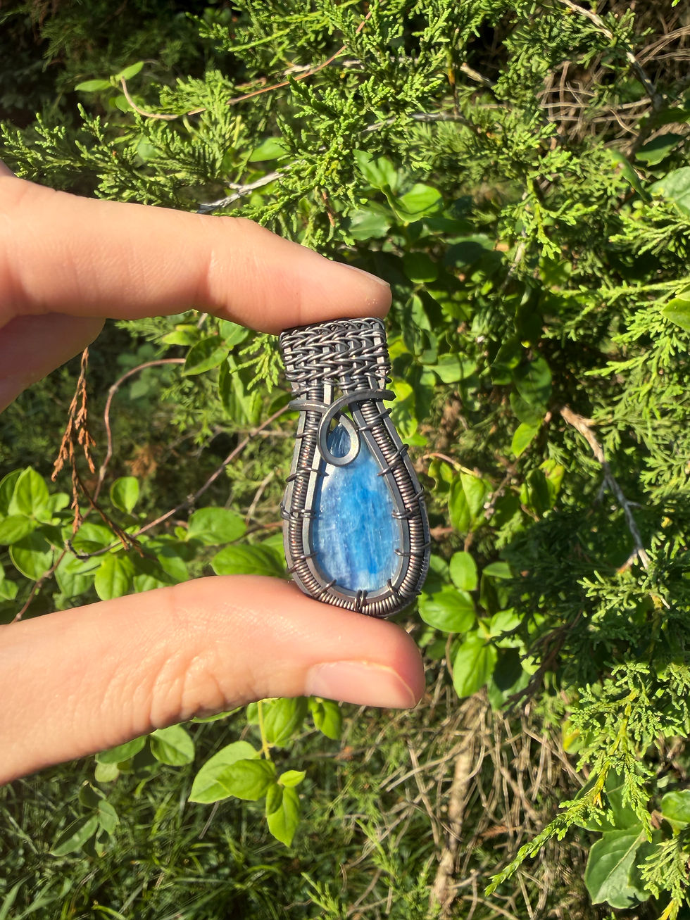 Thumbnail: Blue Kyanite pendant 